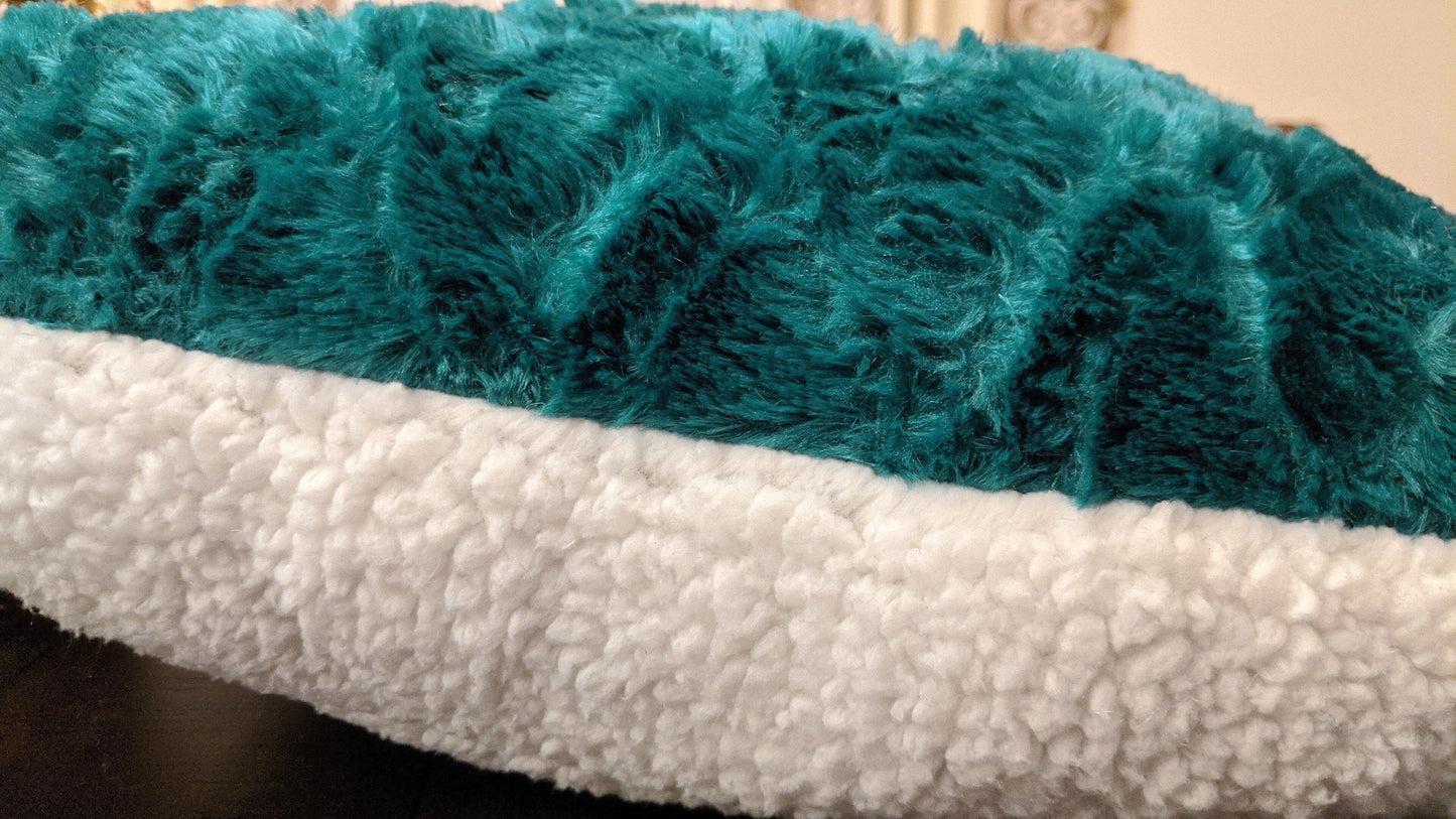 DaDa Bedding Lucky Irish Teal Green Faux Fur Heart Shaped Throw Pillow